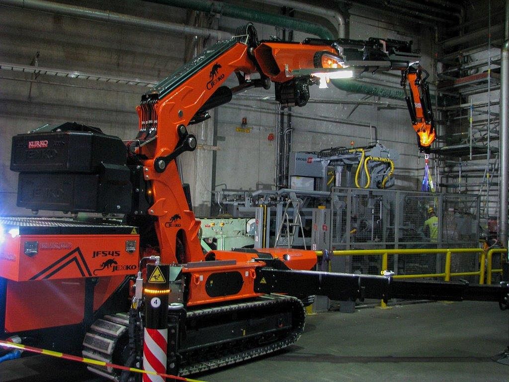 Спецтехника ARLIFT на строительном объекте