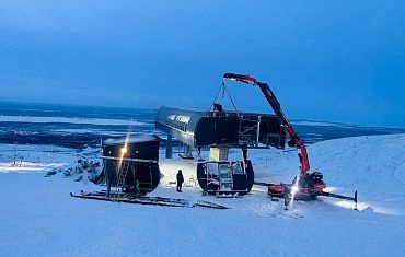 Монтаж груза мини-краном Арлифт