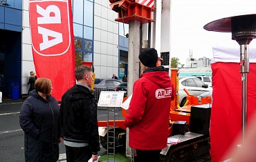 Сваебойная установка на выставке Строим Дом